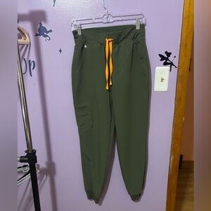 Figs Technical Collection Scrub zamora joggers in Olive